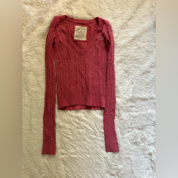 Hollister Women's V-Neck Sweater in Deep Pink - Picture 1 of 3